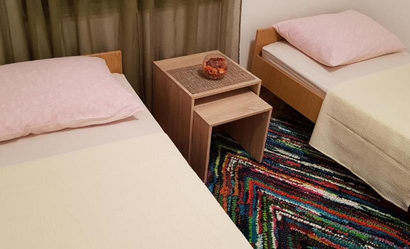 پانسیون Rooms Rafomarija