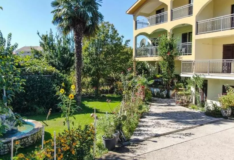 پانسیون Rooms Rafomarija