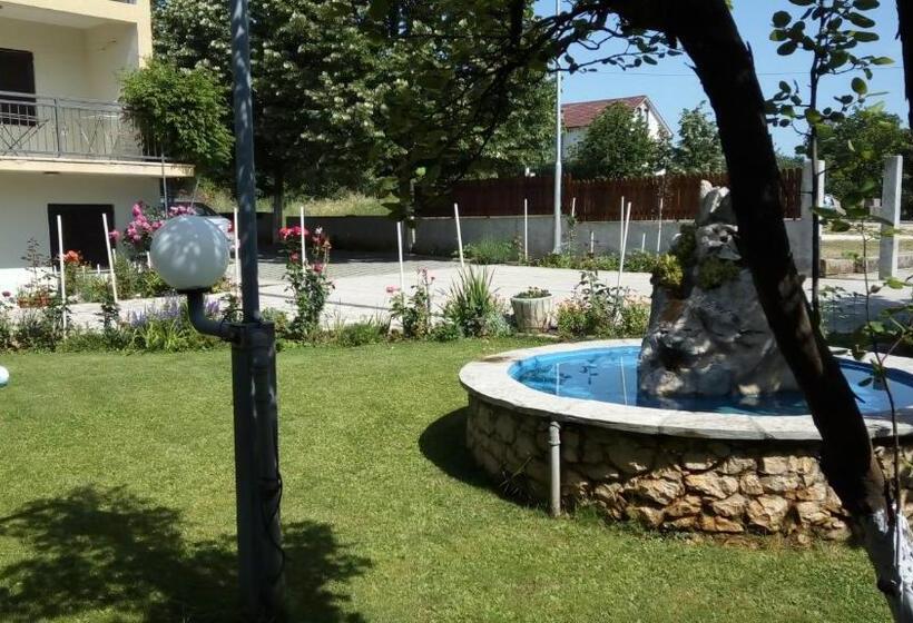 پانسیون Rooms Rafomarija