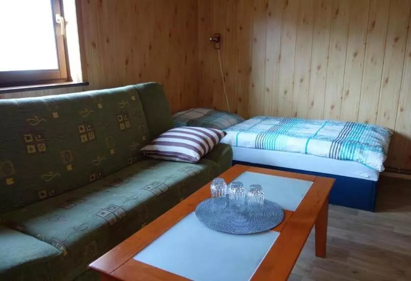 Retkeilymaja Pod Lípou