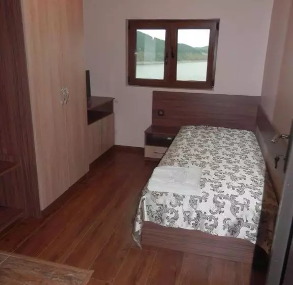 Family Hotel Borovitsa