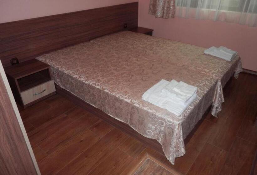 Family Hotel Borovitsa