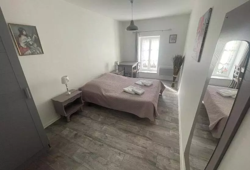 ホテル Restaurant Les Gorges De Chouvigny