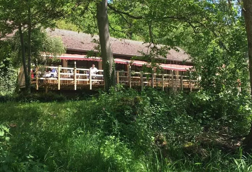 ホテル Restaurant Les Gorges De Chouvigny