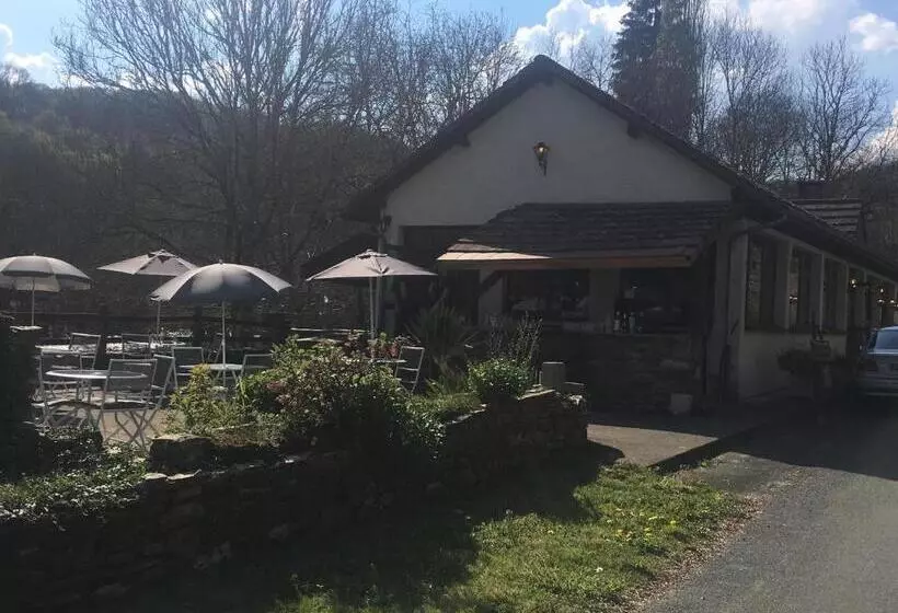 ホテル Restaurant Les Gorges De Chouvigny