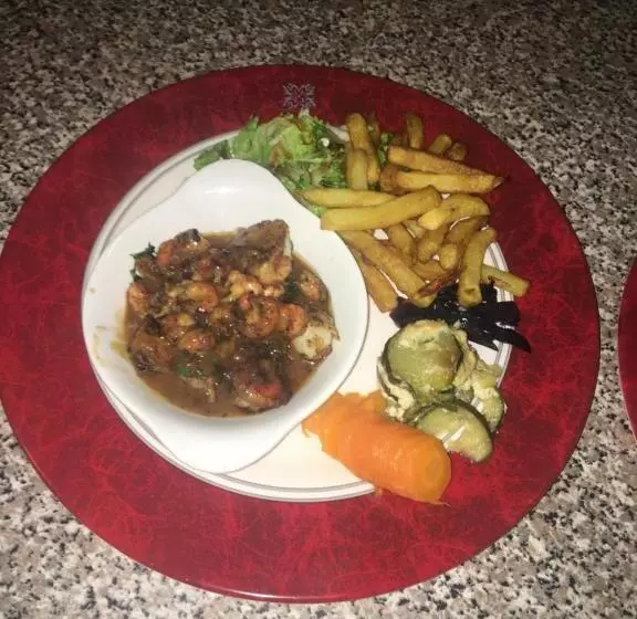 ホテル Restaurant Les Gorges De Chouvigny