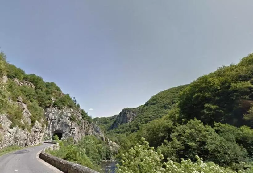 ホテル Restaurant Les Gorges De Chouvigny