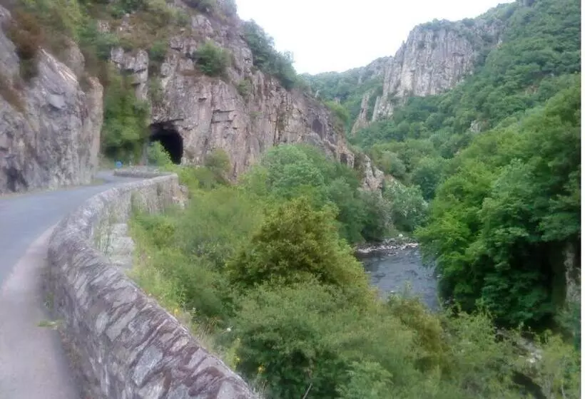 ホテル Restaurant Les Gorges De Chouvigny