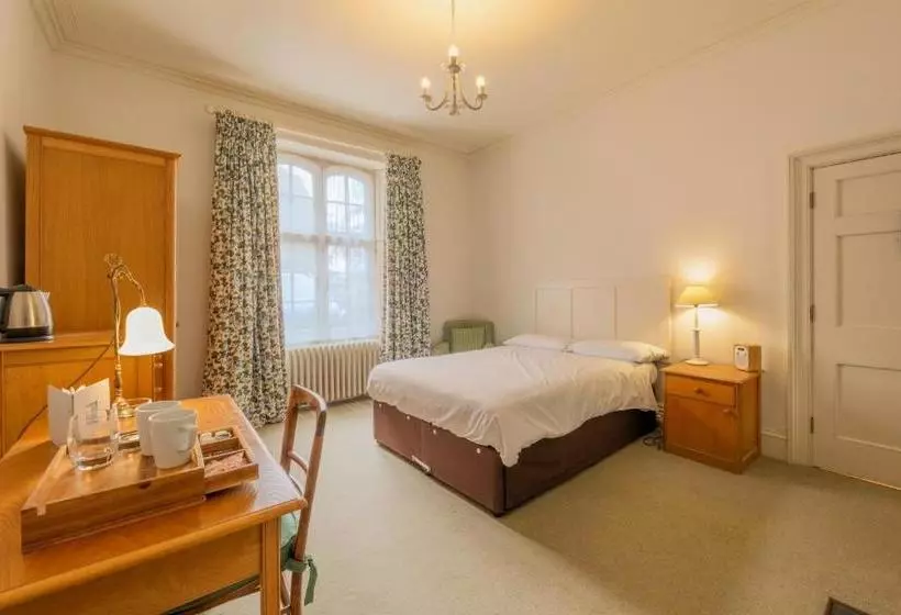 Hotelli West Dean College