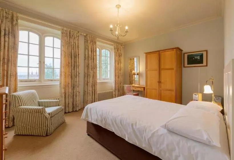 Hotelli West Dean College