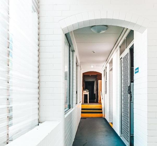 فندق على الطريق The Stella