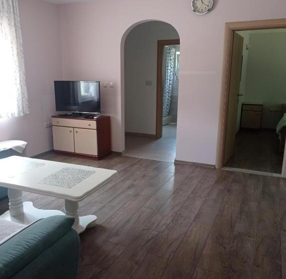 پانسیون Casa Del Pellegrino M&a   Ostojići