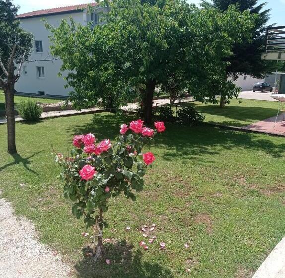 پانسیون Casa Del Pellegrino M&a   Ostojići