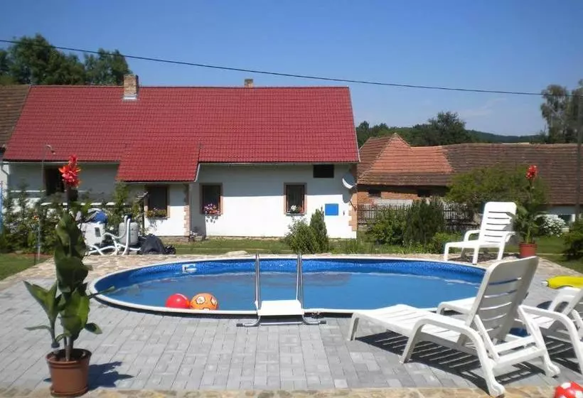 Majatalo Chalupa Tourov