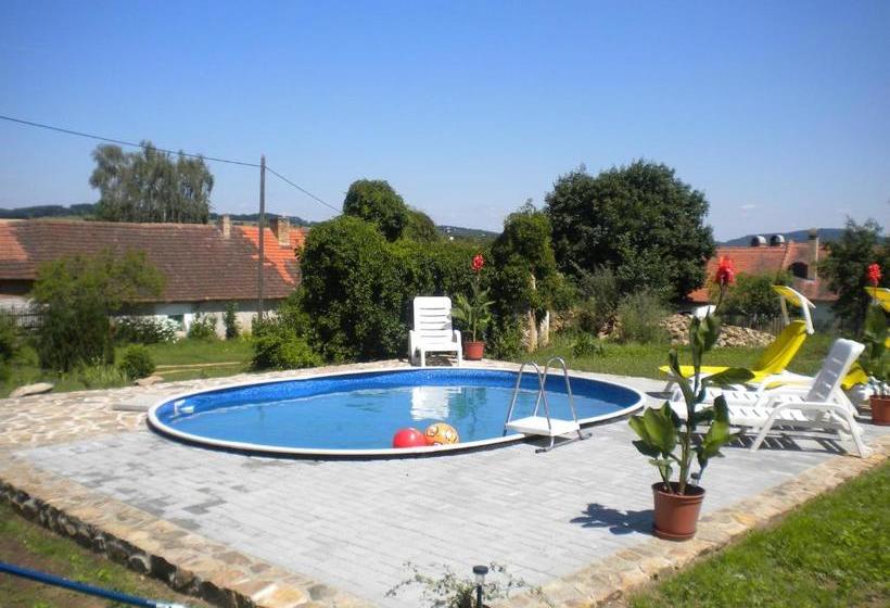 بنسيون Chalupa Tourov