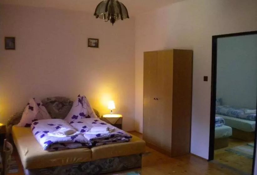 Majatalo Chalupa Tourov