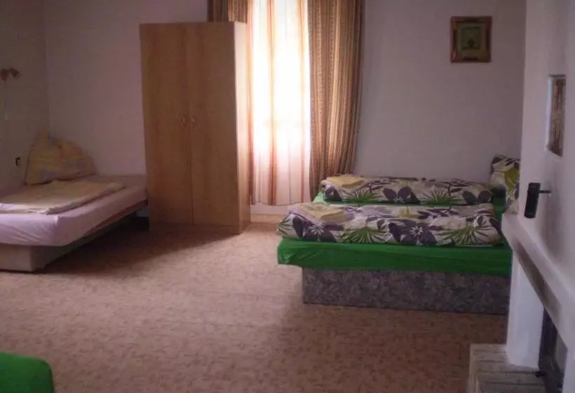 Majatalo Chalupa Tourov