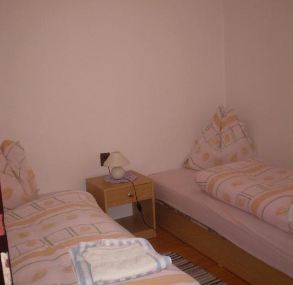 بنسيون Chalupa Tourov