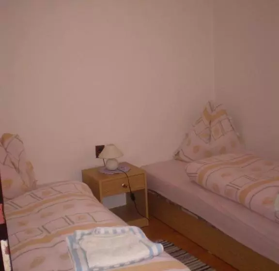 Majatalo Chalupa Tourov