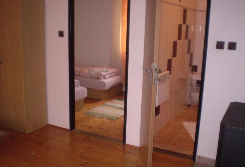 بنسيون Chalupa Tourov