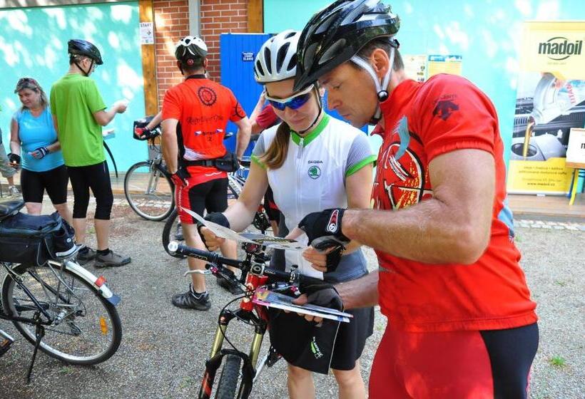 ペンション Penzion U Kostela