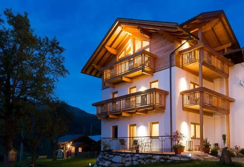 ホテル Alpenhof Wolayersee