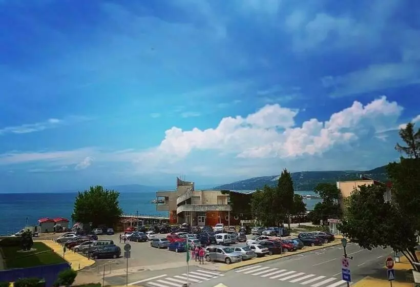 هتل Sea Square