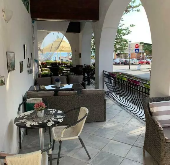 هتل Sea Square