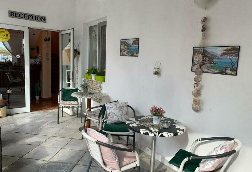 בית מלון כפרי Sea Square