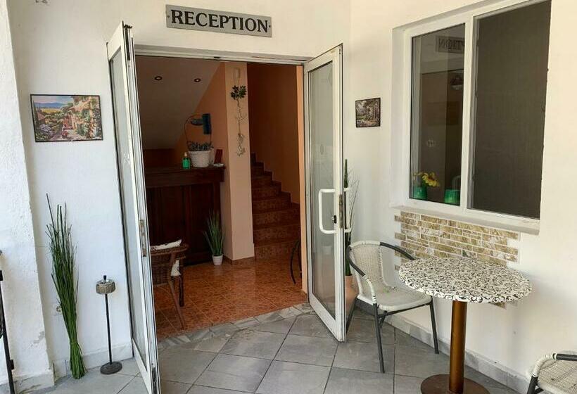 בית מלון כפרי Sea Square