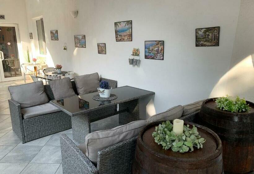 בית מלון כפרי Sea Square