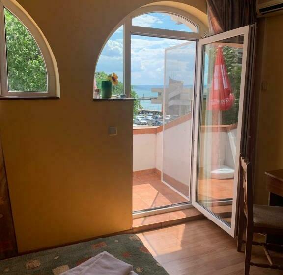 בית מלון כפרי Sea Square