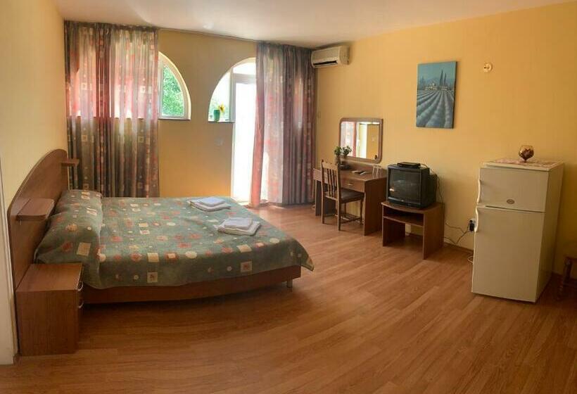 בית מלון כפרי Sea Square