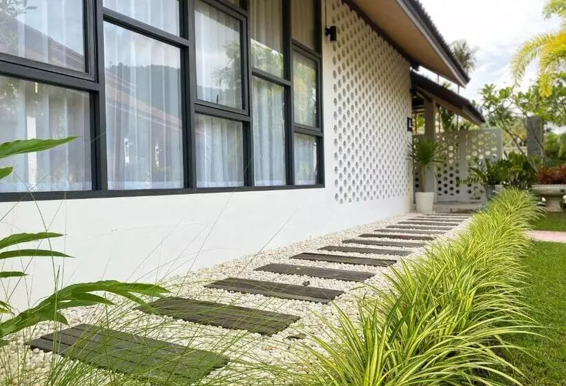 Hotel Blu Pine Villa & Pool Access