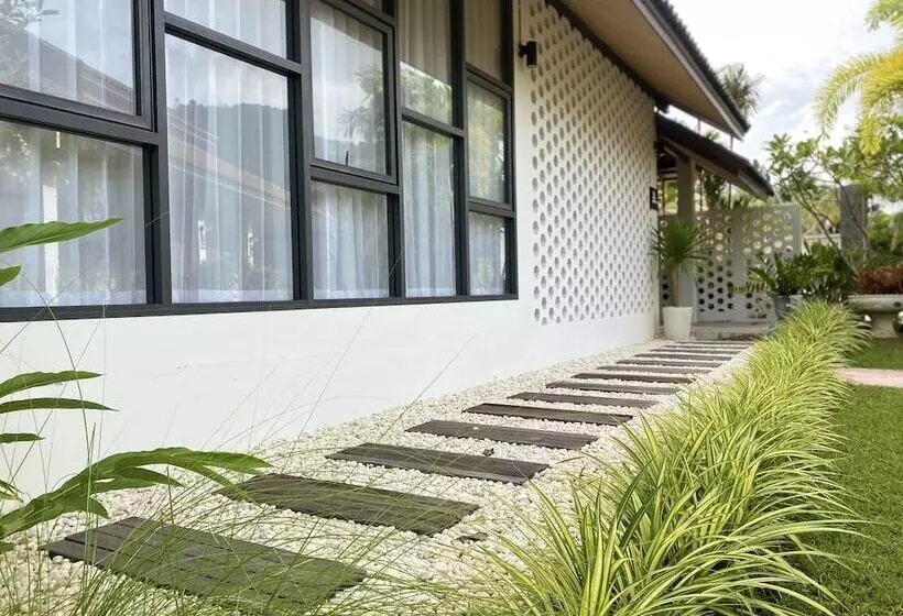 Hotel Blu Pine Villa & Pool Access