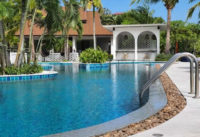 Hotel Blu Pine Villa & Pool Access