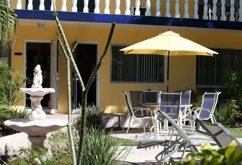 Отель Cheston House  Clothing Optional All Male Guesthouse