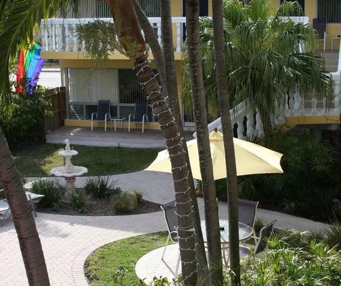 Отель Cheston House  Clothing Optional All Male Guesthouse