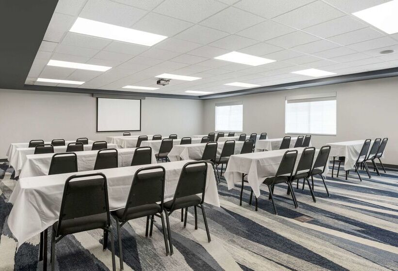 호텔 Comfort Suites