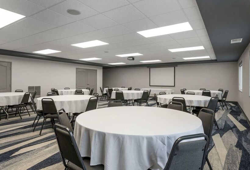 호텔 Comfort Suites