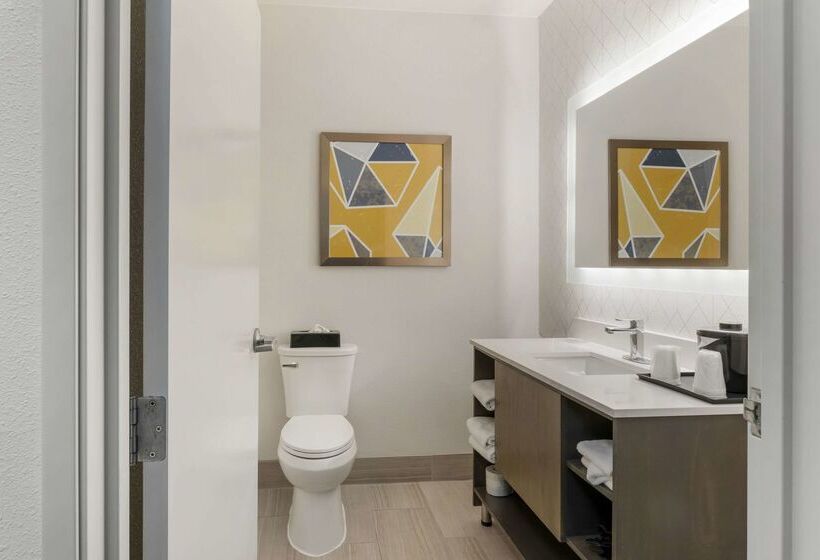 호텔 Comfort Suites