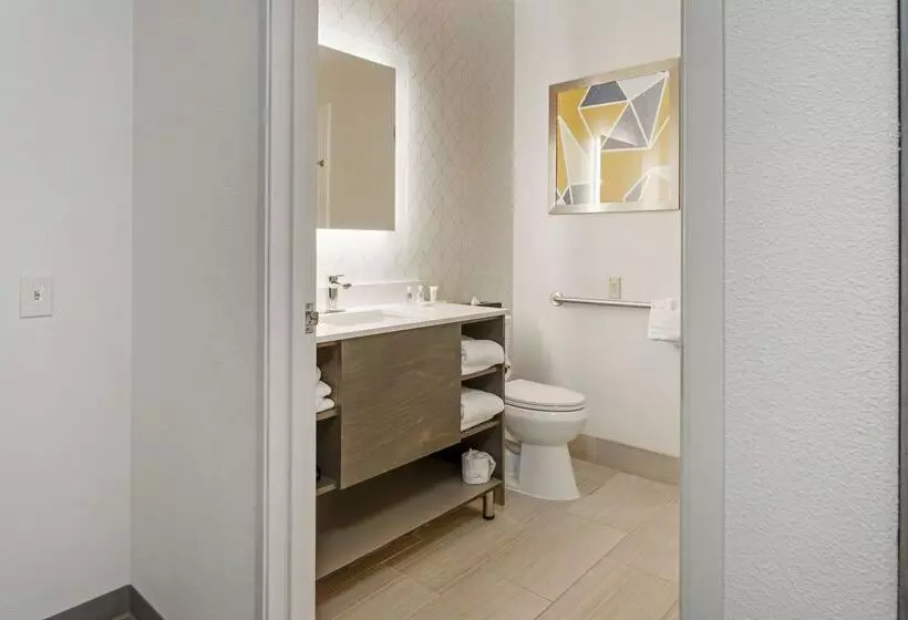 Отель Comfort Suites