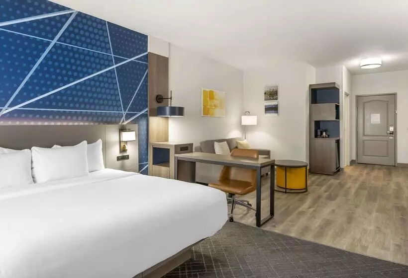 Отель Comfort Suites