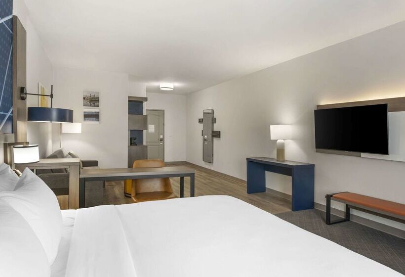 호텔 Comfort Suites