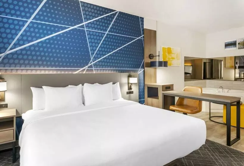 Отель Comfort Suites