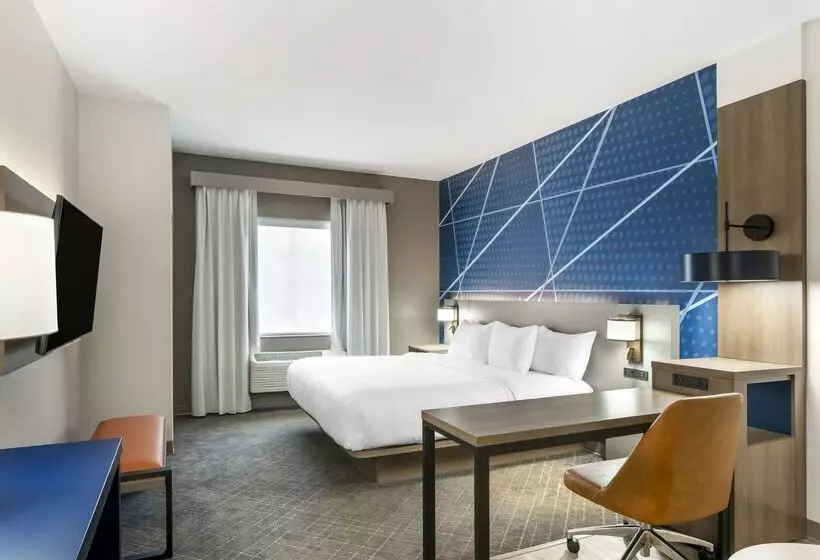 Отель Comfort Suites