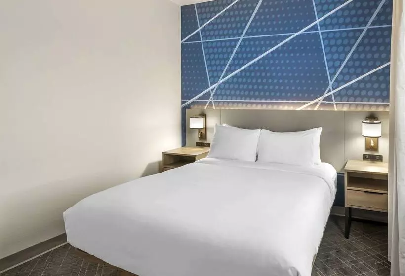 Отель Comfort Suites