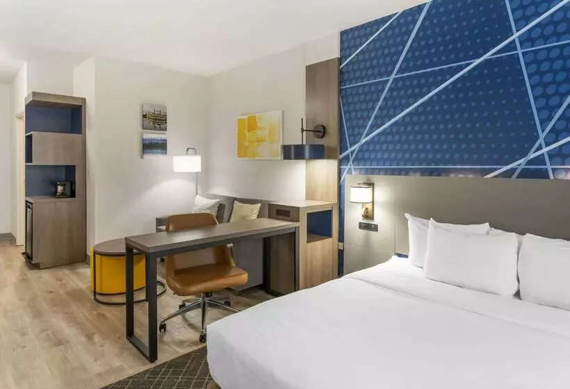 Отель Comfort Suites