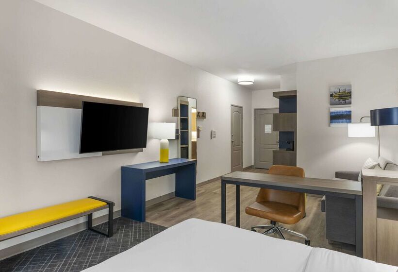 호텔 Comfort Suites