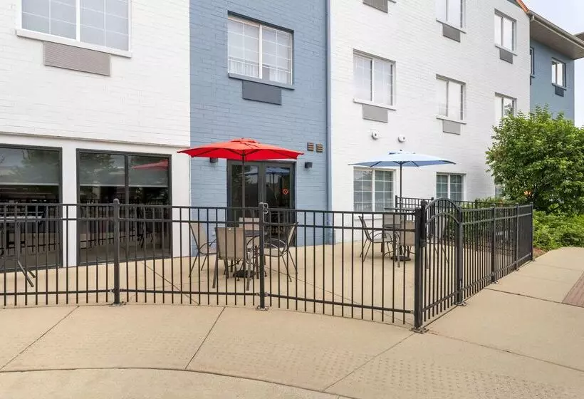 Отель Comfort Suites